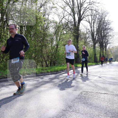 12.04.2026 - 45. Internationalen Wilhelmsburger Insellauf Yannick Fuchs http://msf.ph/oto/9488614 12.04.2026 10:40:01 Laufen 3887, 5608, 3923 meine-sportfotos.de