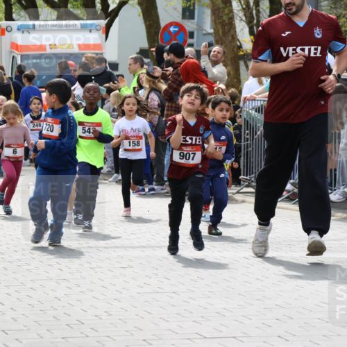 12.04.2026 - 45. Internationalen Wilhelmsburger Insellauf Strokosch-Dieckow http://msf.ph/oto/9488615 12.04.2026 14:09:50 Ziel 908, 776, 172, 183, 196, 449, 772, 7, 917, 284, 44, 200, 563, 53, 712, 1512, 1525, 551, 764, 567, 720, 719, 907, 158, 268, 543, 721, 1503, 736, 715, 6 meine-sportfotos.de
