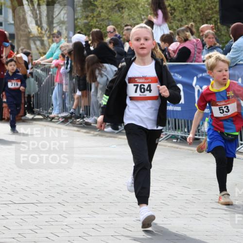 12.04.2026 - 45. Internationalen Wilhelmsburger Insellauf Strokosch-Dieckow http://msf.ph/oto/9488627 12.04.2026 14:09:48 Ziel 206, 908, 776, 172, 183, 196, 449, 772, 7, 917, 284, 44, 200, 563, 53, 712, 1512, 1525, 551, 764, 567, 720, 719, 907, 158, 268 meine-sportfotos.de