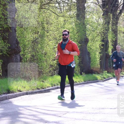 12.04.2026 - 45. Internationalen Wilhelmsburger Insellauf Yannick Fuchs http://msf.ph/oto/9488654 12.04.2026 10:40:04 Laufen 576, 4414, 3852 meine-sportfotos.de