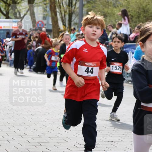 12.04.2026 - 45. Internationalen Wilhelmsburger Insellauf Strokosch-Dieckow http://msf.ph/oto/9488678 12.04.2026 14:09:47 Ziel 240, 1520, 206, 908, 776, 172, 183, 196, 449, 772, 7, 917, 284, 44, 200, 563, 53, 712, 1512, 1525, 551, 764, 567, 720, 719 meine-sportfotos.de