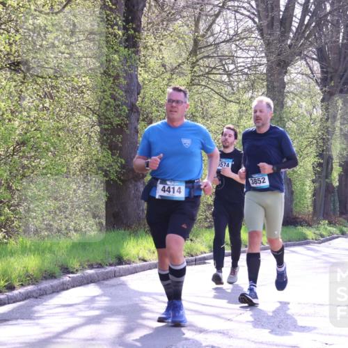 12.04.2026 - 45. Internationalen Wilhelmsburger Insellauf Yannick Fuchs http://msf.ph/oto/9488738 12.04.2026 10:40:13 Laufen 4414, 5574, 3852, 4494 meine-sportfotos.de