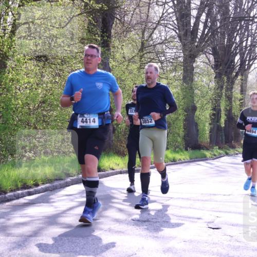 12.04.2026 - 45. Internationalen Wilhelmsburger Insellauf Yannick Fuchs http://msf.ph/oto/9488749 12.04.2026 10:40:13 Laufen 557, 4414, 3852, 4494 meine-sportfotos.de