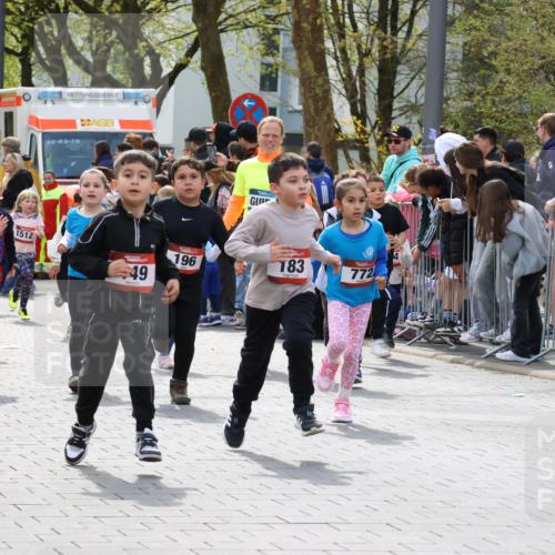 12.04.2026 - 45. Internationalen Wilhelmsburger Insellauf Strokosch-Dieckow http://msf.ph/oto/9488764 12.04.2026 14:09:42 Ziel 1059, 1516, 94, 921, 251, 945, 934, 212, 735, 190, 240, 1520, 206, 908, 776, 172, 183, 196, 449, 772, 7, 917, 284, 44, 200, 563 meine-sportfotos.de