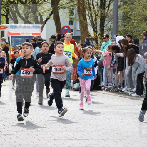 12.04.2026 - 45. Internationalen Wilhelmsburger Insellauf Strokosch-Dieckow http://msf.ph/oto/9488796 12.04.2026 14:09:42 Ziel 1059, 1516, 94, 921, 251, 945, 934, 212, 735, 190, 240, 1520, 206, 908, 776, 172, 183, 196, 449, 772, 7, 917, 284, 44, 200, 563 meine-sportfotos.de