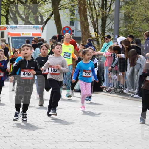 12.04.2026 - 45. Internationalen Wilhelmsburger Insellauf Strokosch-Dieckow http://msf.ph/oto/9488804 12.04.2026 14:09:42 Ziel 1059, 1516, 94, 921, 251, 945, 934, 212, 735, 190, 240, 1520, 206, 908, 776, 172, 183, 196, 449, 772, 7, 917, 284, 44, 200, 563 meine-sportfotos.de