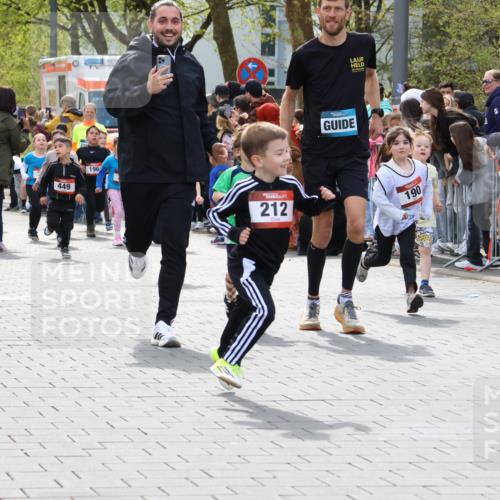 12.04.2026 - 45. Internationalen Wilhelmsburger Insellauf Strokosch-Dieckow http://msf.ph/oto/9488848 12.04.2026 14:09:38 Ziel 1501, 249, 1059, 1516, 94, 921, 251, 945, 934, 212, 735, 190, 240, 1520, 206, 908, 776 meine-sportfotos.de