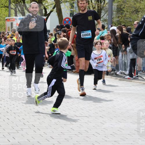 12.04.2026 - 45. Internationalen Wilhelmsburger Insellauf Strokosch-Dieckow http://msf.ph/oto/9488870 12.04.2026 14:09:38 Ziel 1501, 249, 1059, 1516, 94, 921, 251, 945, 934, 212, 735, 190, 240, 1520, 206, 908, 776 meine-sportfotos.de