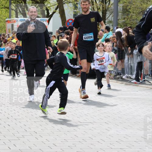 12.04.2026 - 45. Internationalen Wilhelmsburger Insellauf Strokosch-Dieckow http://msf.ph/oto/9488878 12.04.2026 14:09:38 Ziel 1501, 249, 1059, 1516, 94, 921, 251, 945, 934, 212, 735, 190, 240, 1520, 206, 908, 776 meine-sportfotos.de
