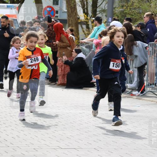 12.04.2026 - 45. Internationalen Wilhelmsburger Insellauf Strokosch-Dieckow http://msf.ph/oto/9489006 12.04.2026 14:09:32 Ziel 216, 25, 1066, 209, 915, 221, 541, 1501, 249, 1059, 1516, 94, 921, 251, 945, 934 meine-sportfotos.de