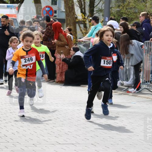 12.04.2026 - 45. Internationalen Wilhelmsburger Insellauf Strokosch-Dieckow http://msf.ph/oto/9489012 12.04.2026 14:09:32 Ziel 216, 25, 1066, 209, 915, 221, 541, 1501, 249, 1059, 1516, 94, 921, 251, 945, 934 meine-sportfotos.de