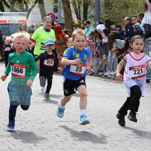 12.04.2026 - 45. Internationalen Wilhelmsburger Insellauf Strokosch-Dieckow http://msf.ph/oto/9489026 12.04.2026 14:09:29 Ziel 219, 216, 25, 1066, 209, 915, 221, 541, 1501, 249 meine-sportfotos.de