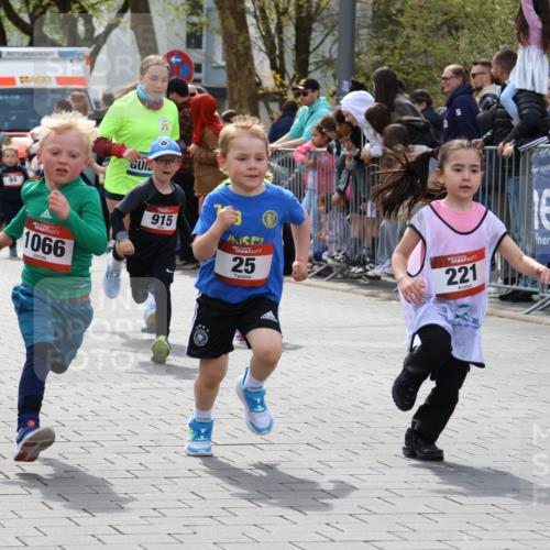 12.04.2026 - 45. Internationalen Wilhelmsburger Insellauf Strokosch-Dieckow http://msf.ph/oto/9489032 12.04.2026 14:09:29 Ziel 219, 216, 25, 1066, 209, 915, 221, 541, 1501, 249 meine-sportfotos.de