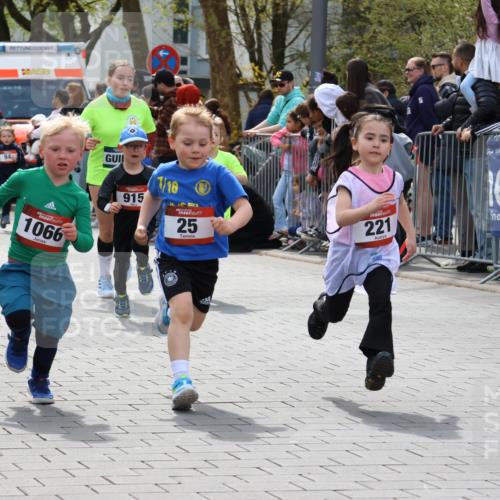 12.04.2026 - 45. Internationalen Wilhelmsburger Insellauf Strokosch-Dieckow http://msf.ph/oto/9489047 12.04.2026 14:09:28 Ziel 270, 220, 219, 216, 25, 1066, 209, 915, 221, 541, 1501 meine-sportfotos.de