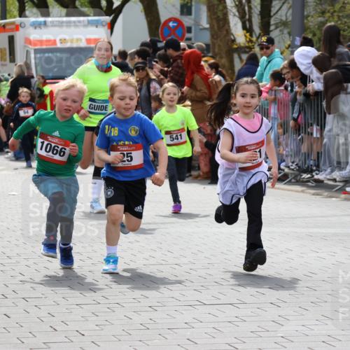 12.04.2026 - 45. Internationalen Wilhelmsburger Insellauf Strokosch-Dieckow http://msf.ph/oto/9489100 12.04.2026 14:09:28 Ziel 270, 220, 219, 216, 25, 1066, 209, 915, 221, 541, 1501 meine-sportfotos.de