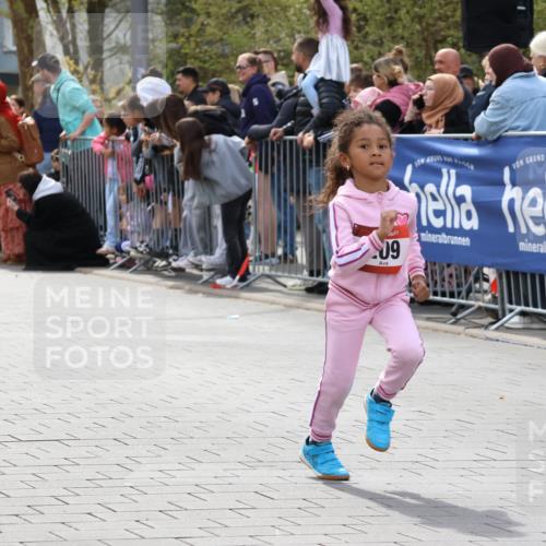 12.04.2026 - 45. Internationalen Wilhelmsburger Insellauf Strokosch-Dieckow http://msf.ph/oto/9489115 12.04.2026 14:09:27 Ziel 252, 270, 220, 219, 216, 25, 1066, 209, 915, 221, 541 meine-sportfotos.de