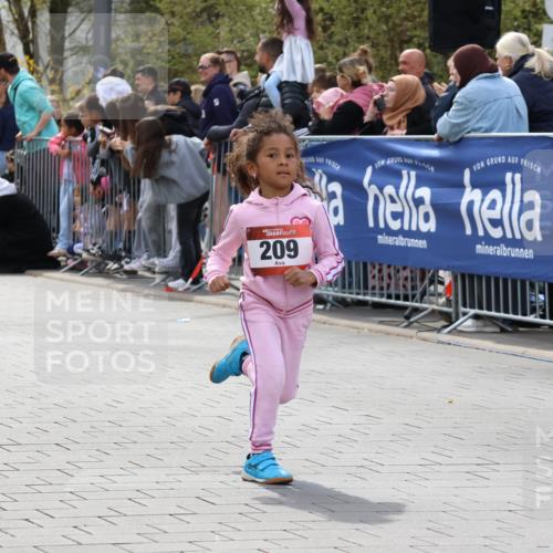 12.04.2026 - 45. Internationalen Wilhelmsburger Insellauf Strokosch-Dieckow http://msf.ph/oto/9489127 12.04.2026 14:09:27 Ziel 252, 270, 220, 219, 216, 25, 1066, 209, 915, 221, 541 meine-sportfotos.de