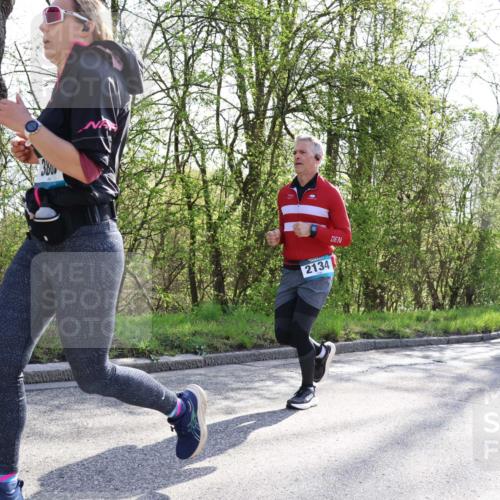 12.04.2026 - 45. Internationalen Wilhelmsburger Insellauf Yannick Fuchs http://msf.ph/oto/9489129 12.04.2026 10:35:01 Laufen 380, 2134 meine-sportfotos.de