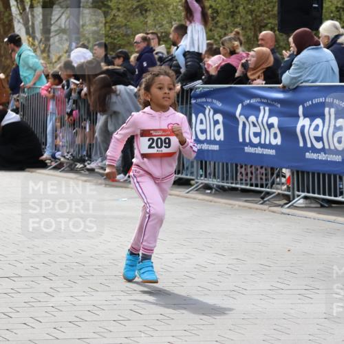 12.04.2026 - 45. Internationalen Wilhelmsburger Insellauf Strokosch-Dieckow http://msf.ph/oto/9489141 12.04.2026 14:09:26 Ziel 691, 1511, 252, 270, 220, 219, 216, 25, 1066, 209, 915, 221, 541 meine-sportfotos.de
