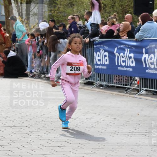 12.04.2026 - 45. Internationalen Wilhelmsburger Insellauf Strokosch-Dieckow http://msf.ph/oto/9489148 12.04.2026 14:09:26 Ziel 691, 1511, 252, 270, 220, 219, 216, 25, 1066, 209, 915, 221, 541 meine-sportfotos.de
