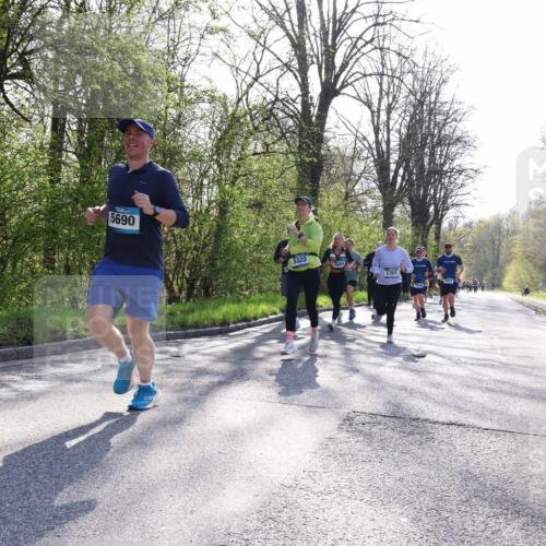 12.04.2026 - 45. Internationalen Wilhelmsburger Insellauf Yannick Fuchs http://msf.ph/oto/9489155 12.04.2026 10:35:03 Laufen 5690, 5325, 2301, 5037, 5646 meine-sportfotos.de