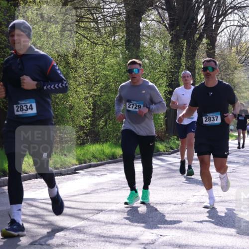 12.04.2026 - 45. Internationalen Wilhelmsburger Insellauf Yannick Fuchs http://msf.ph/oto/9489174 12.04.2026 10:40:52 Laufen 2834, 2729, 2837, 2746, 2598, 4943 meine-sportfotos.de