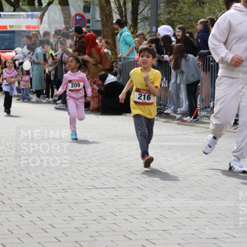 12.04.2026 - 45. Internationalen Wilhelmsburger Insellauf Strokosch-Dieckow http://msf.ph/oto/9489215 12.04.2026 14:09:24 Ziel 223, 271, 691, 1511, 252, 270, 220, 219, 216, 25, 1066, 209, 915, 221 meine-sportfotos.de