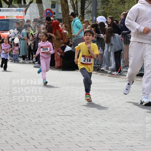 12.04.2026 - 45. Internationalen Wilhelmsburger Insellauf Strokosch-Dieckow http://msf.ph/oto/9489222 12.04.2026 14:09:24 Ziel 223, 271, 691, 1511, 252, 270, 220, 219, 216, 25, 1066, 209, 915, 221 meine-sportfotos.de