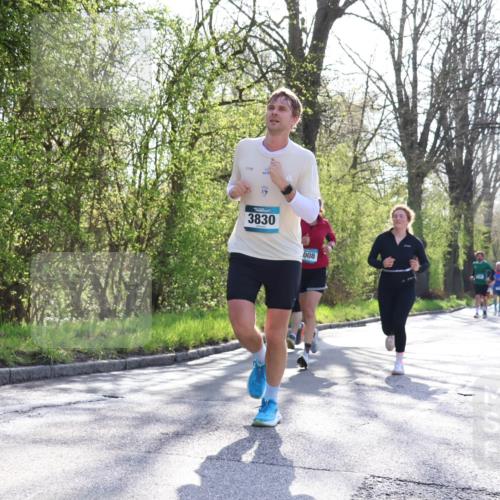 12.04.2026 - 45. Internationalen Wilhelmsburger Insellauf Yannick Fuchs http://msf.ph/oto/9489230 12.04.2026 10:35:10 Laufen 3830, 008 meine-sportfotos.de