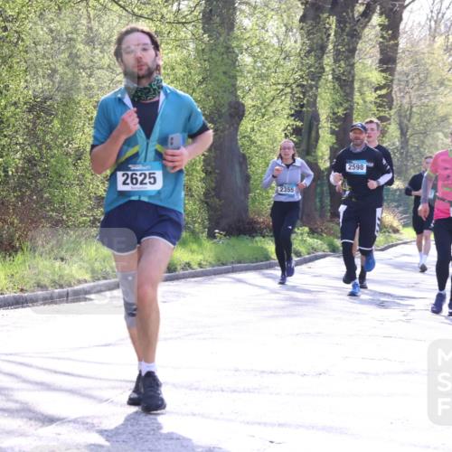 12.04.2026 - 45. Internationalen Wilhelmsburger Insellauf Yannick Fuchs http://msf.ph/oto/9489249 12.04.2026 10:40:58 Laufen 2625, 2355, 2598, 111, 4943, 5553 meine-sportfotos.de