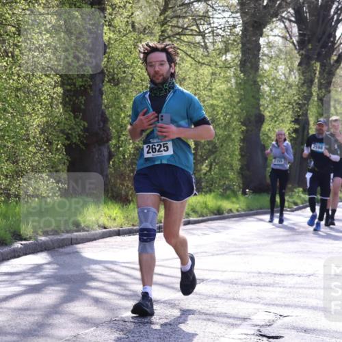 12.04.2026 - 45. Internationalen Wilhelmsburger Insellauf Yannick Fuchs http://msf.ph/oto/9489256 12.04.2026 10:40:58 Laufen 2625, 2355, 2598, 4943 meine-sportfotos.de