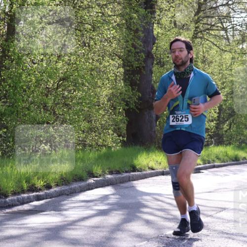 12.04.2026 - 45. Internationalen Wilhelmsburger Insellauf Yannick Fuchs http://msf.ph/oto/9489258 12.04.2026 10:40:58 Laufen 2625, 2355, 2598 meine-sportfotos.de