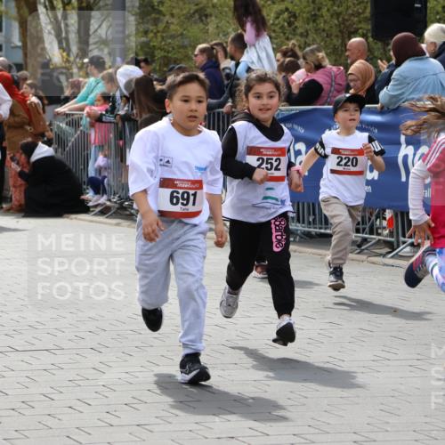 12.04.2026 - 45. Internationalen Wilhelmsburger Insellauf Strokosch-Dieckow http://msf.ph/oto/9489286 12.04.2026 14:09:20 Ziel 12, 911, 741, 1502, 927, 215, 577, 223, 271, 691, 1511, 252, 270, 220, 219 meine-sportfotos.de