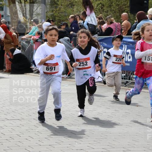 12.04.2026 - 45. Internationalen Wilhelmsburger Insellauf Strokosch-Dieckow http://msf.ph/oto/9489302 12.04.2026 14:09:20 Ziel 12, 911, 741, 1502, 927, 215, 577, 223, 271, 691, 1511, 252, 270, 220, 219 meine-sportfotos.de
