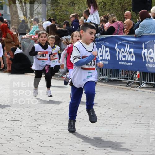 12.04.2026 - 45. Internationalen Wilhelmsburger Insellauf Strokosch-Dieckow http://msf.ph/oto/9489327 12.04.2026 14:09:19 Ziel 947, 180, 12, 911, 741, 1502, 927, 215, 577, 223, 271, 691, 1511, 252, 270, 220, 219 meine-sportfotos.de