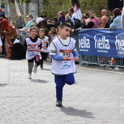 12.04.2026 - 45. Internationalen Wilhelmsburger Insellauf Strokosch-Dieckow http://msf.ph/oto/9489335 12.04.2026 14:09:19 Ziel 947, 180, 12, 911, 741, 1502, 927, 215, 577, 223, 271, 691, 1511, 252, 270, 220, 219 meine-sportfotos.de