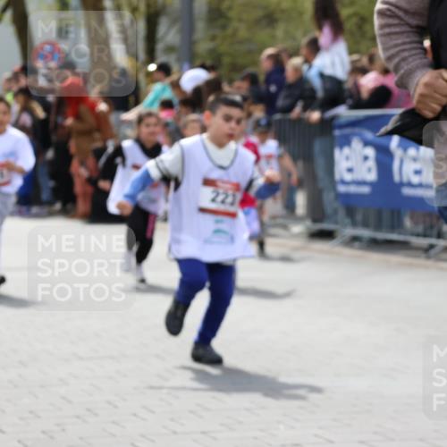 12.04.2026 - 45. Internationalen Wilhelmsburger Insellauf Strokosch-Dieckow http://msf.ph/oto/9489358 12.04.2026 14:09:19 Ziel 947, 180, 12, 911, 741, 1502, 927, 215, 577, 223, 271, 691, 1511, 252, 270, 220, 219 meine-sportfotos.de