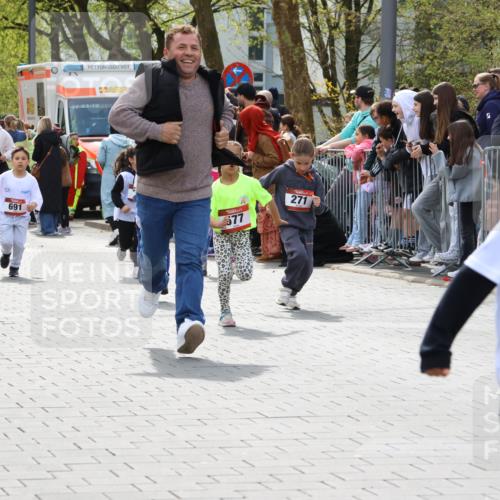 12.04.2026 - 45. Internationalen Wilhelmsburger Insellauf Strokosch-Dieckow http://msf.ph/oto/9489378 12.04.2026 14:09:16 Ziel 955, 786, 947, 180, 12, 911, 741, 1502, 927, 215, 577, 223, 271, 691, 1511, 252, 270, 220 meine-sportfotos.de