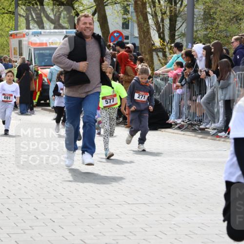 12.04.2026 - 45. Internationalen Wilhelmsburger Insellauf Strokosch-Dieckow http://msf.ph/oto/9489382 12.04.2026 14:09:16 Ziel 955, 786, 947, 180, 12, 911, 741, 1502, 927, 215, 577, 223, 271, 691, 1511, 252, 270, 220 meine-sportfotos.de
