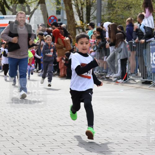 12.04.2026 - 45. Internationalen Wilhelmsburger Insellauf Strokosch-Dieckow http://msf.ph/oto/9489390 12.04.2026 14:09:15 Ziel 453, 273, 955, 786, 947, 180, 12, 911, 741, 1502, 927, 215, 577, 223, 271, 691, 1511, 252 meine-sportfotos.de