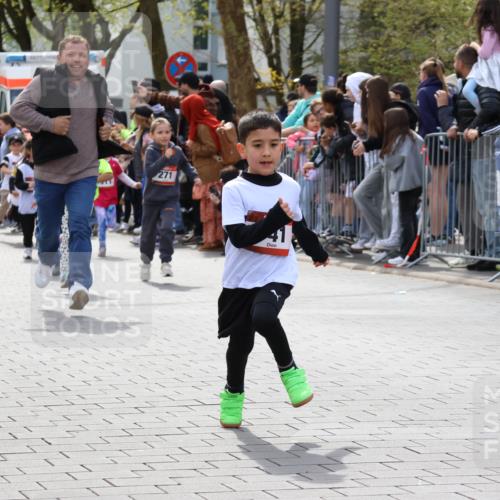 12.04.2026 - 45. Internationalen Wilhelmsburger Insellauf Strokosch-Dieckow http://msf.ph/oto/9489395 12.04.2026 14:09:15 Ziel 453, 273, 955, 786, 947, 180, 12, 911, 741, 1502, 927, 215, 577, 223, 271, 691, 1511, 252 meine-sportfotos.de