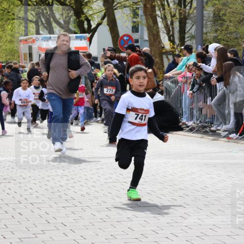 12.04.2026 - 45. Internationalen Wilhelmsburger Insellauf Strokosch-Dieckow http://msf.ph/oto/9489424 12.04.2026 14:09:15 Ziel 453, 273, 955, 786, 947, 180, 12, 911, 741, 1502, 927, 215, 577, 223, 271, 691, 1511, 252 meine-sportfotos.de