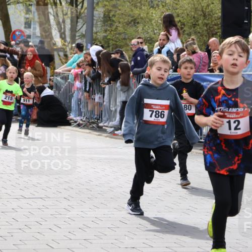 12.04.2026 - 45. Internationalen Wilhelmsburger Insellauf Strokosch-Dieckow http://msf.ph/oto/9489448 12.04.2026 14:09:11 Ziel 214, 939, 274, 191, 1075, 52, 247, 453, 273, 955, 786, 947, 180, 12, 911, 741, 1502, 927, 215, 577 meine-sportfotos.de