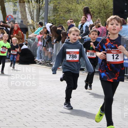 12.04.2026 - 45. Internationalen Wilhelmsburger Insellauf Strokosch-Dieckow http://msf.ph/oto/9489449 12.04.2026 14:09:11 Ziel 214, 939, 274, 191, 1075, 52, 247, 453, 273, 955, 786, 947, 180, 12, 911, 741, 1502, 927, 215, 577 meine-sportfotos.de