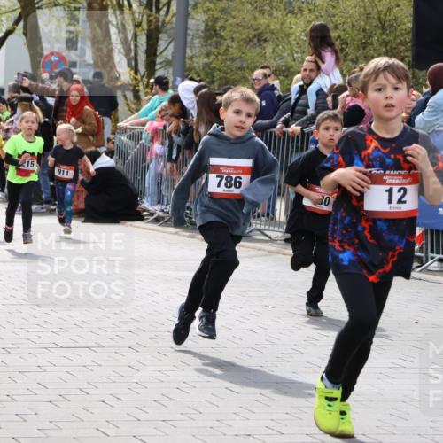 12.04.2026 - 45. Internationalen Wilhelmsburger Insellauf Strokosch-Dieckow http://msf.ph/oto/9489451 12.04.2026 14:09:11 Ziel 214, 939, 274, 191, 1075, 52, 247, 453, 273, 955, 786, 947, 180, 12, 911, 741, 1502, 927, 215, 577 meine-sportfotos.de