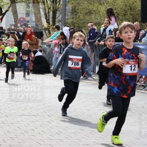 12.04.2026 - 45. Internationalen Wilhelmsburger Insellauf Strokosch-Dieckow http://msf.ph/oto/9489452 12.04.2026 14:09:11 Ziel 214, 939, 274, 191, 1075, 52, 247, 453, 273, 955, 786, 947, 180, 12, 911, 741, 1502, 927, 215, 577 meine-sportfotos.de