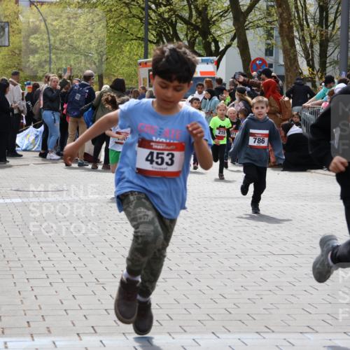 12.04.2026 - 45. Internationalen Wilhelmsburger Insellauf Strokosch-Dieckow http://msf.ph/oto/9489454 12.04.2026 14:09:10 Ziel 50, 256, 214, 939, 274, 191, 1075, 52, 247, 453, 273, 955, 786, 947, 180, 12, 911, 741, 1502, 927, 215 meine-sportfotos.de
