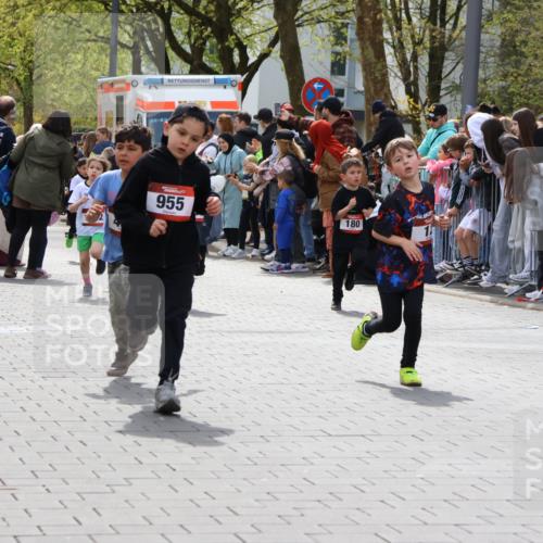 12.04.2026 - 45. Internationalen Wilhelmsburger Insellauf Strokosch-Dieckow http://msf.ph/oto/9489465 12.04.2026 14:09:08 Ziel 50, 256, 214, 939, 274, 191, 1075, 52, 247, 453, 273, 955, 786, 947, 180, 12 meine-sportfotos.de