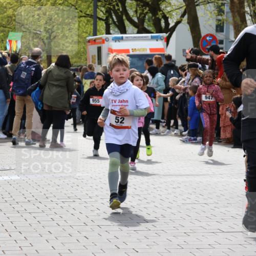 12.04.2026 - 45. Internationalen Wilhelmsburger Insellauf Strokosch-Dieckow http://msf.ph/oto/9489469 12.04.2026 14:09:05 Ziel 928, 953, 614, 235, 50, 256, 214, 939, 274, 191, 1075, 52, 247, 453, 273, 955, 786 meine-sportfotos.de
