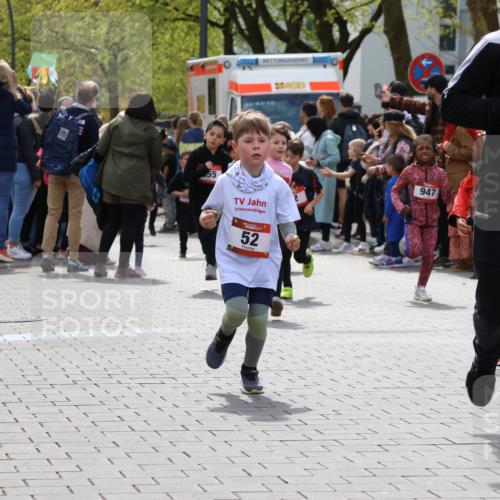 12.04.2026 - 45. Internationalen Wilhelmsburger Insellauf Strokosch-Dieckow http://msf.ph/oto/9489471 12.04.2026 14:09:05 Ziel 928, 953, 614, 235, 50, 256, 214, 939, 274, 191, 1075, 52, 247, 453, 273, 955, 786 meine-sportfotos.de